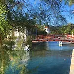 Athina خورتو